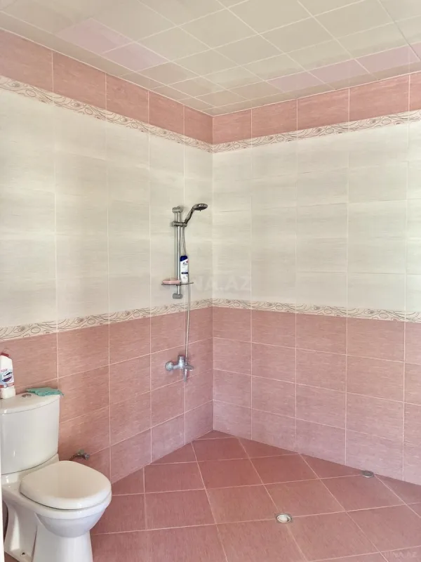 Satılır 6 otaqlı həyət evi 200 m²