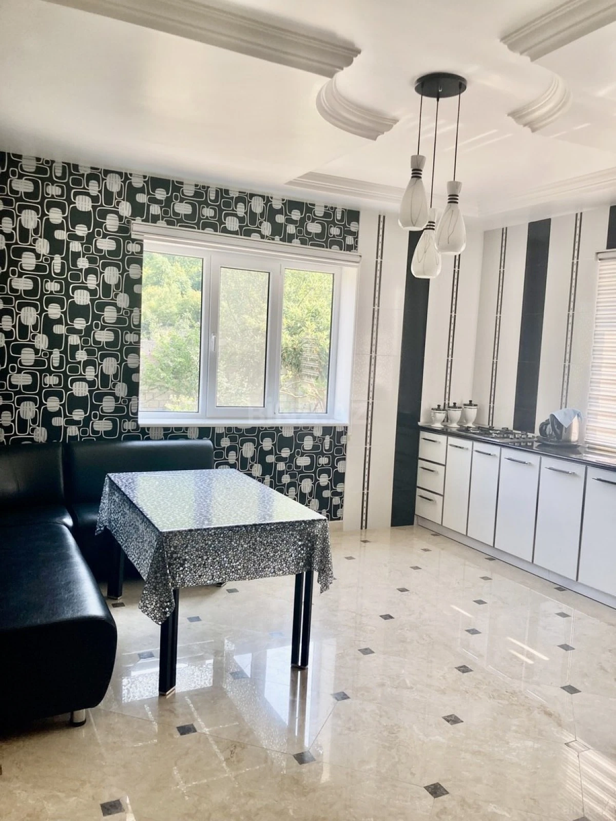 Satılır 6 otaqlı həyət evi 200 m²