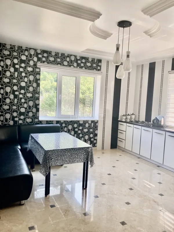 Satılır 6 otaqlı həyət evi 200 m²