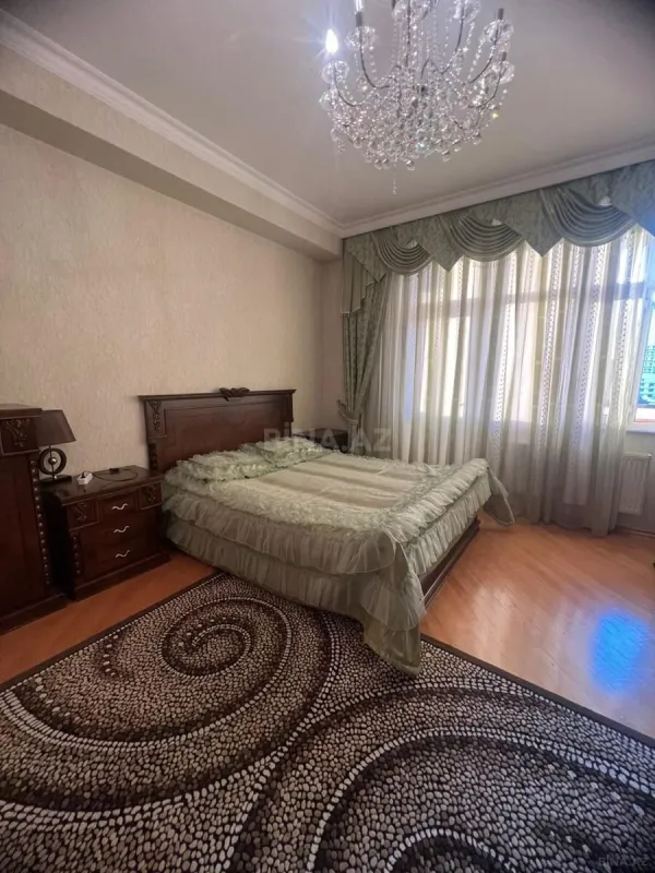 Kirayə verilir 3 otaqlı mənzil 135 m²