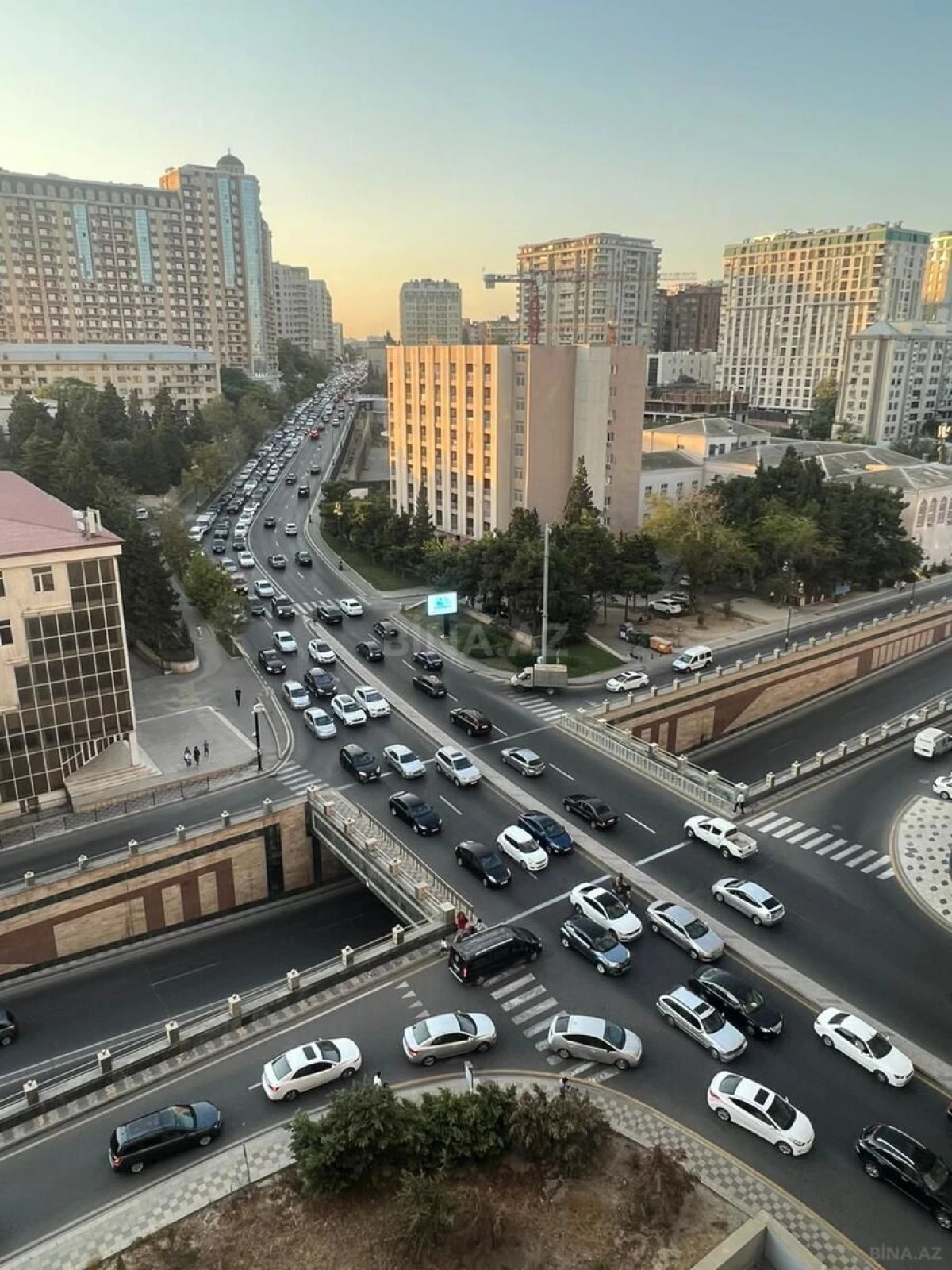 Kirayə verilir 3 otaqlı mənzil 135 m²