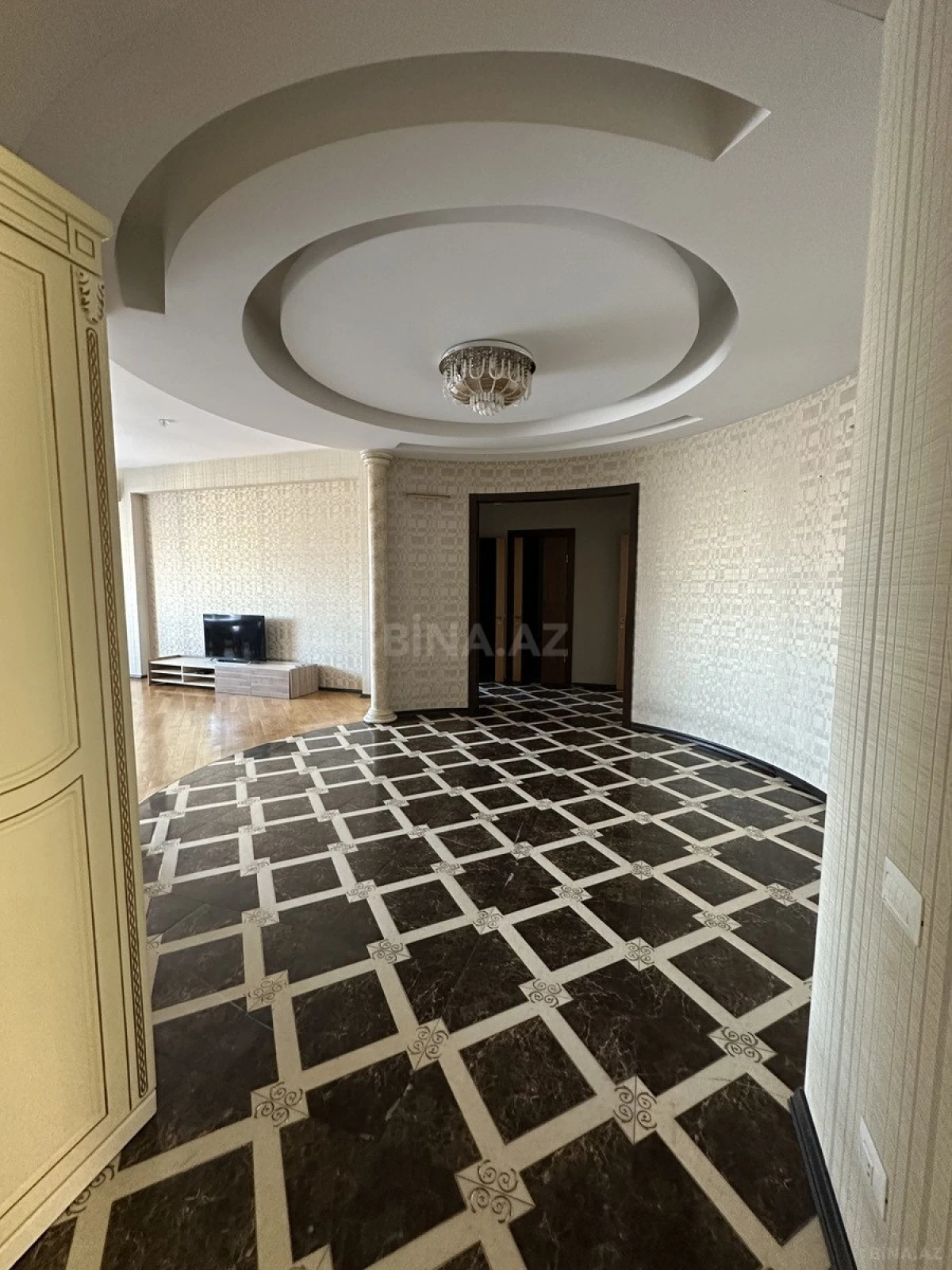 Kirayə verilir 4 otaqlı mənzil 147 m²