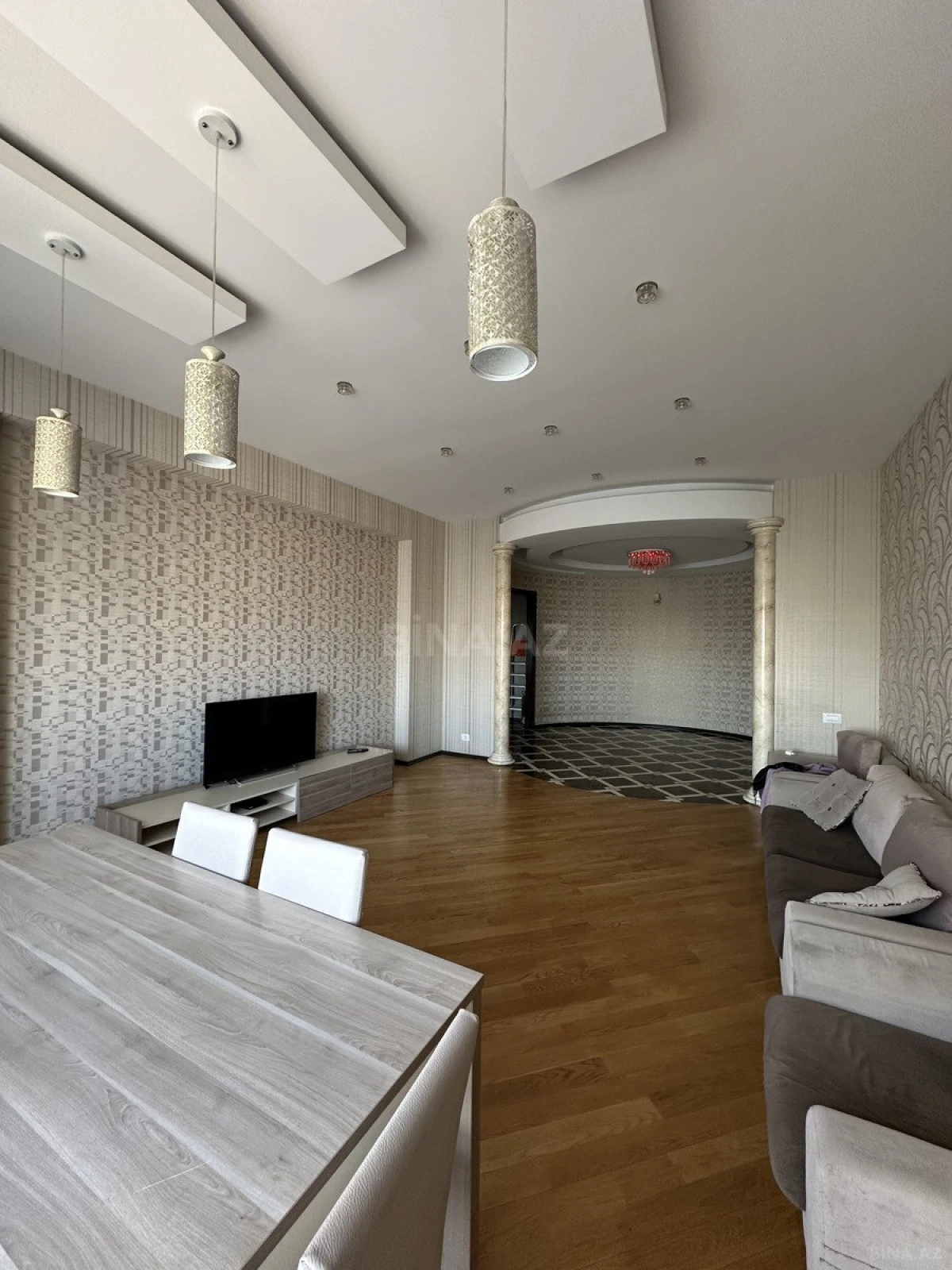 Kirayə verilir 4 otaqlı mənzil 147 m²