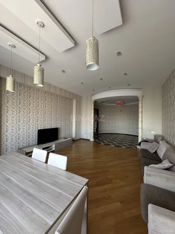 Kirayə verilir 4 otaqlı mənzil 147 m²