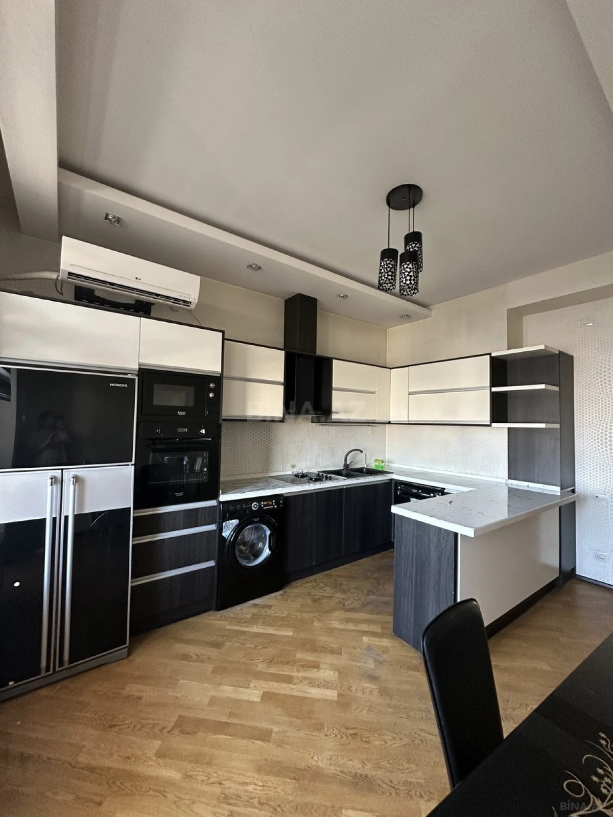 Kirayə verilir 4 otaqlı mənzil 147 m²