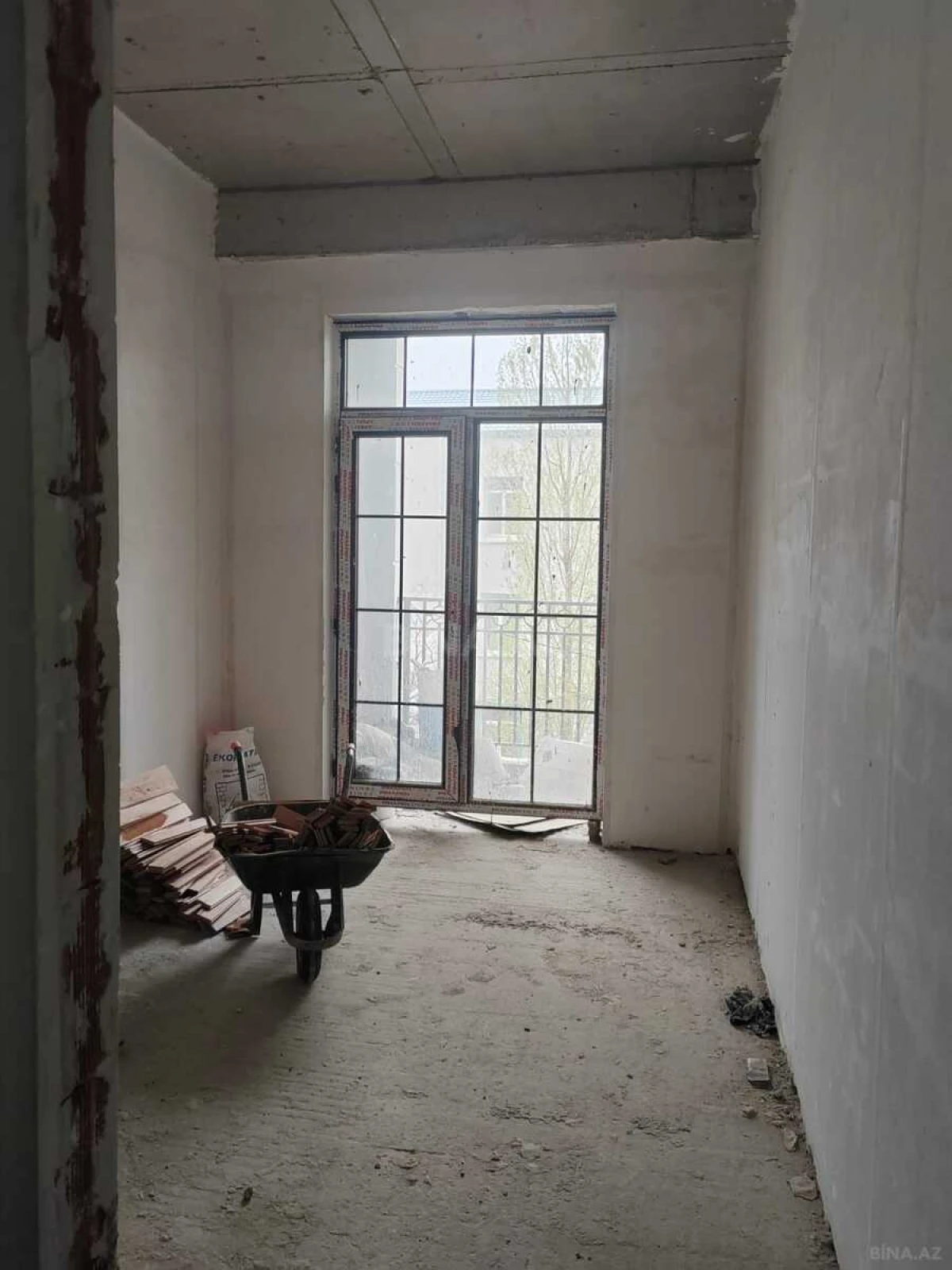 Satılır 4 otaqlı mənzil 149 m²