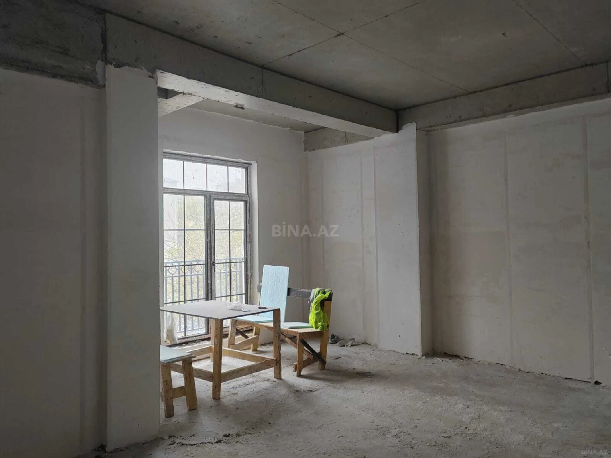 Satılır 4 otaqlı mənzil 149 m²