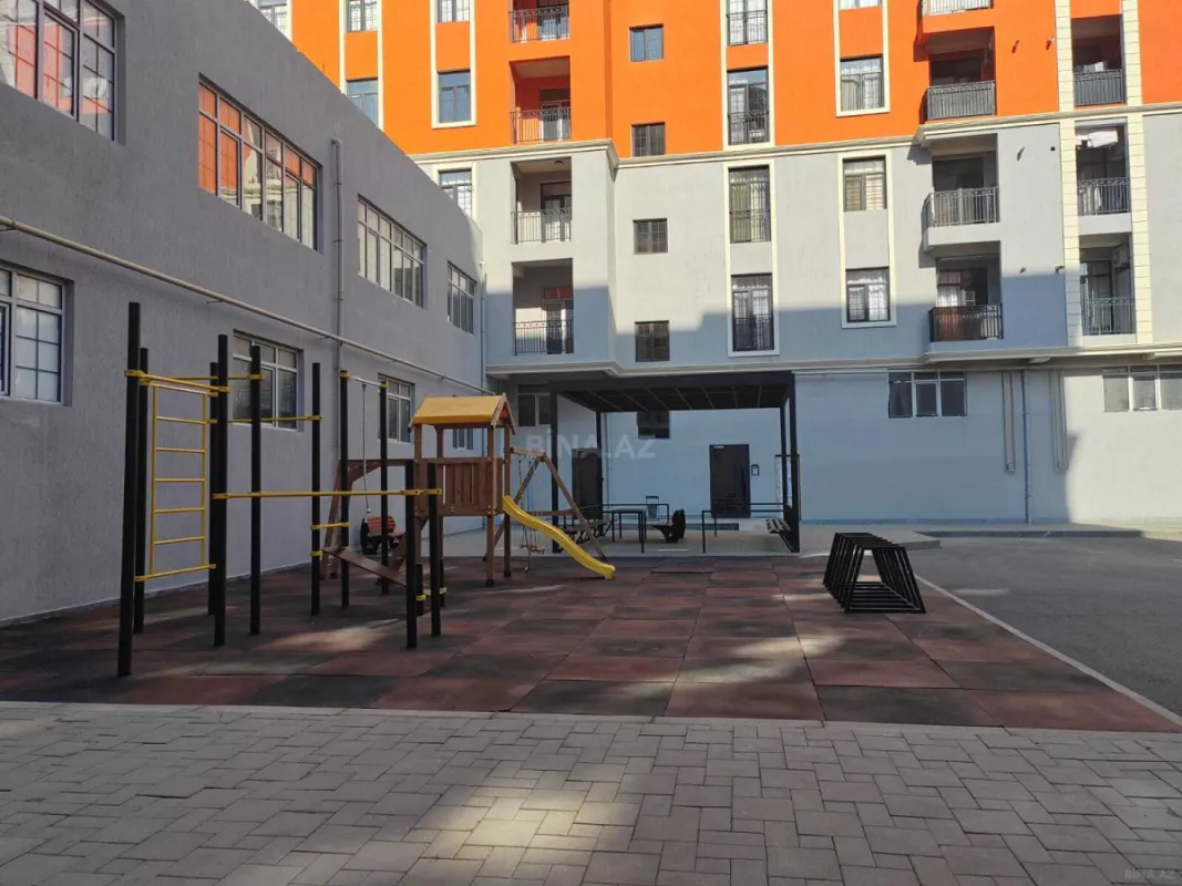 Satılır 4 otaqlı mənzil 149 m²