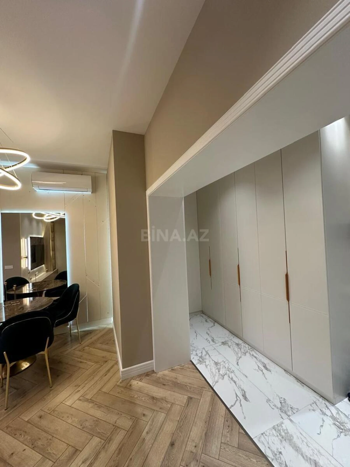 Kirayə verilir 2 otaqlı mənzil 75 m²