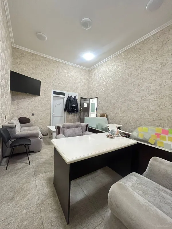 Satılır 6 otaqlı ofis 100 m²