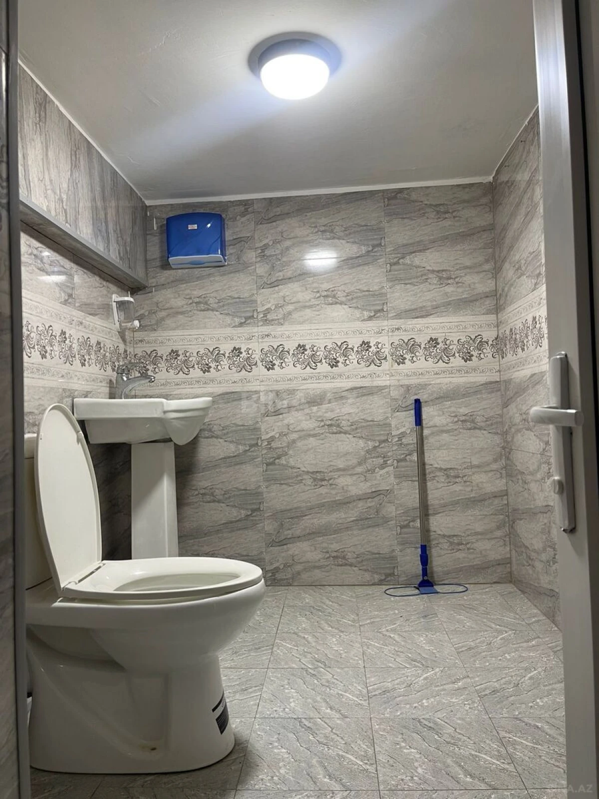 Satılır 6 otaqlı ofis 100 m²