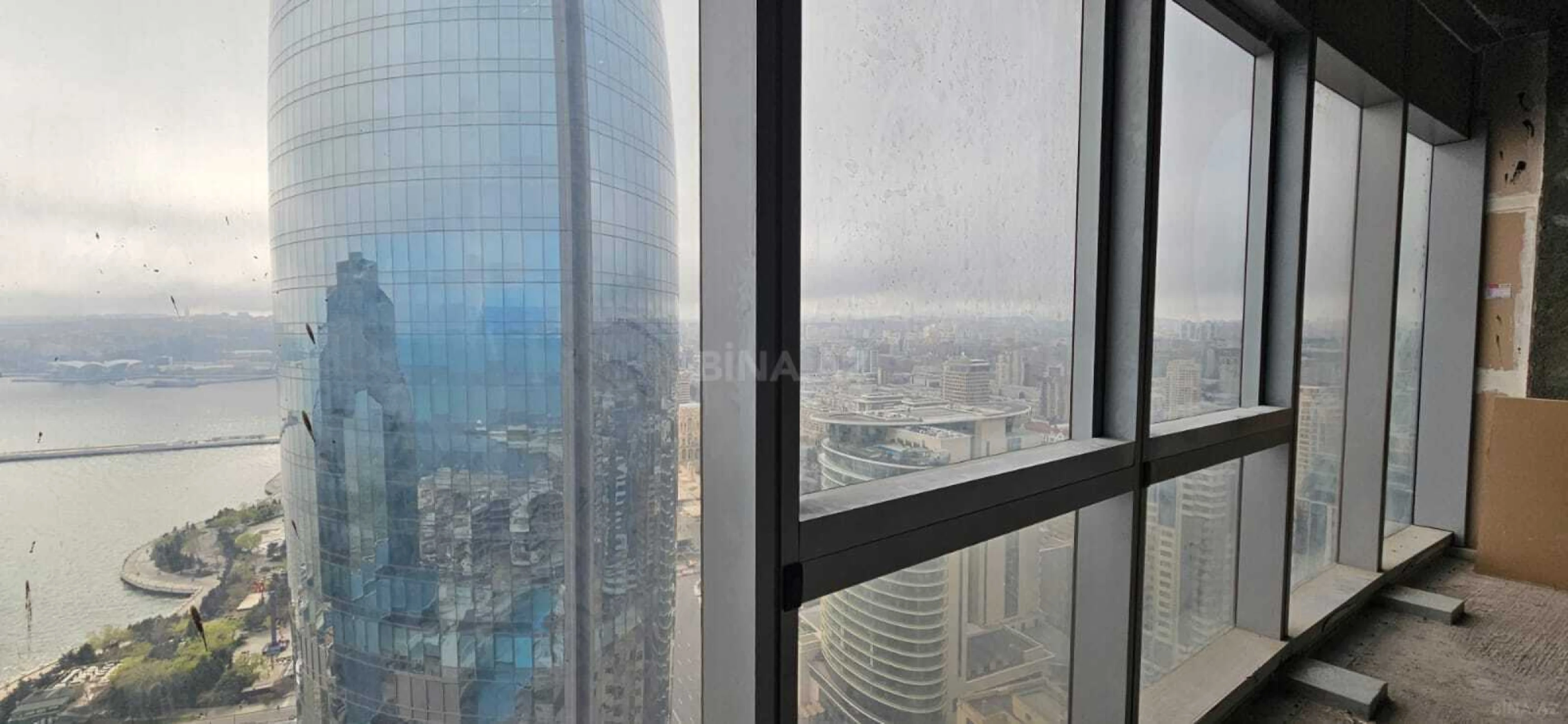 Satılır 2 otaqlı mənzil 89 m²