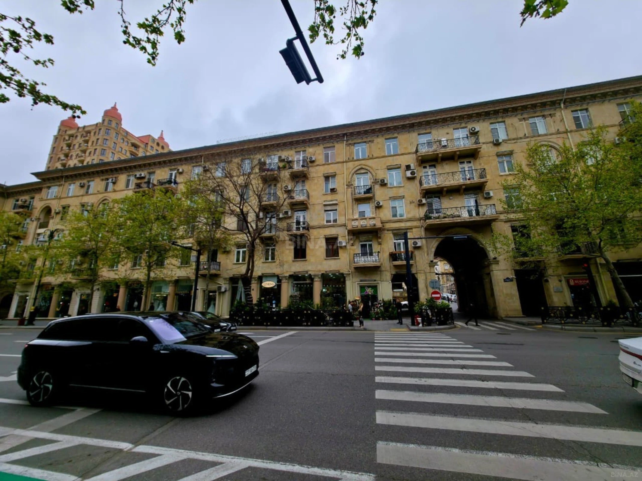 Satılır 3 otaqlı mənzil 98 m²