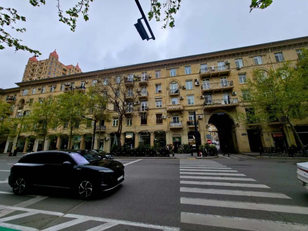 Satılır 3 otaqlı mənzil 98 m²