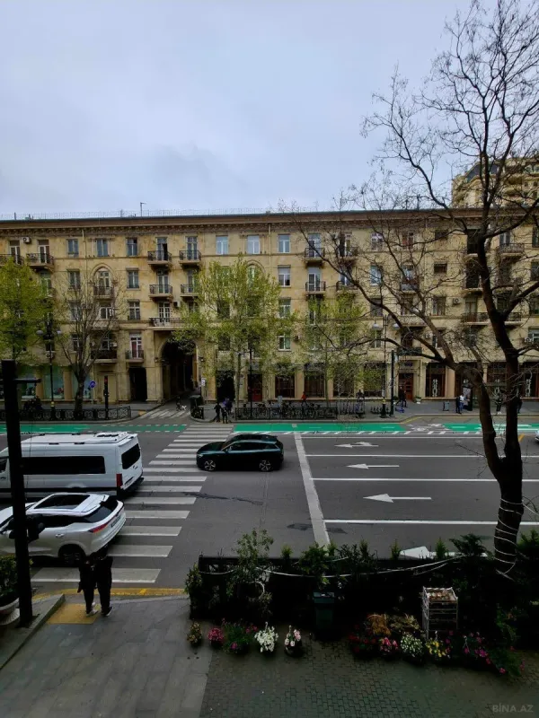 Satılır 3 otaqlı mənzil 98 m²