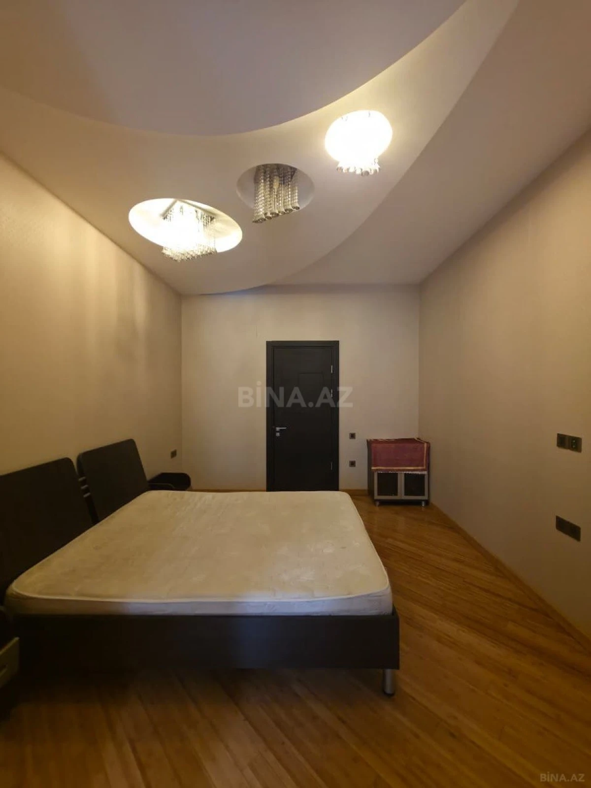 Satılır 3 otaqlı mənzil 98 m²