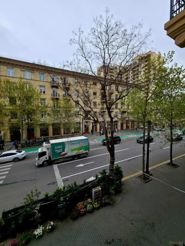 Satılır 3 otaqlı mənzil 98 m²