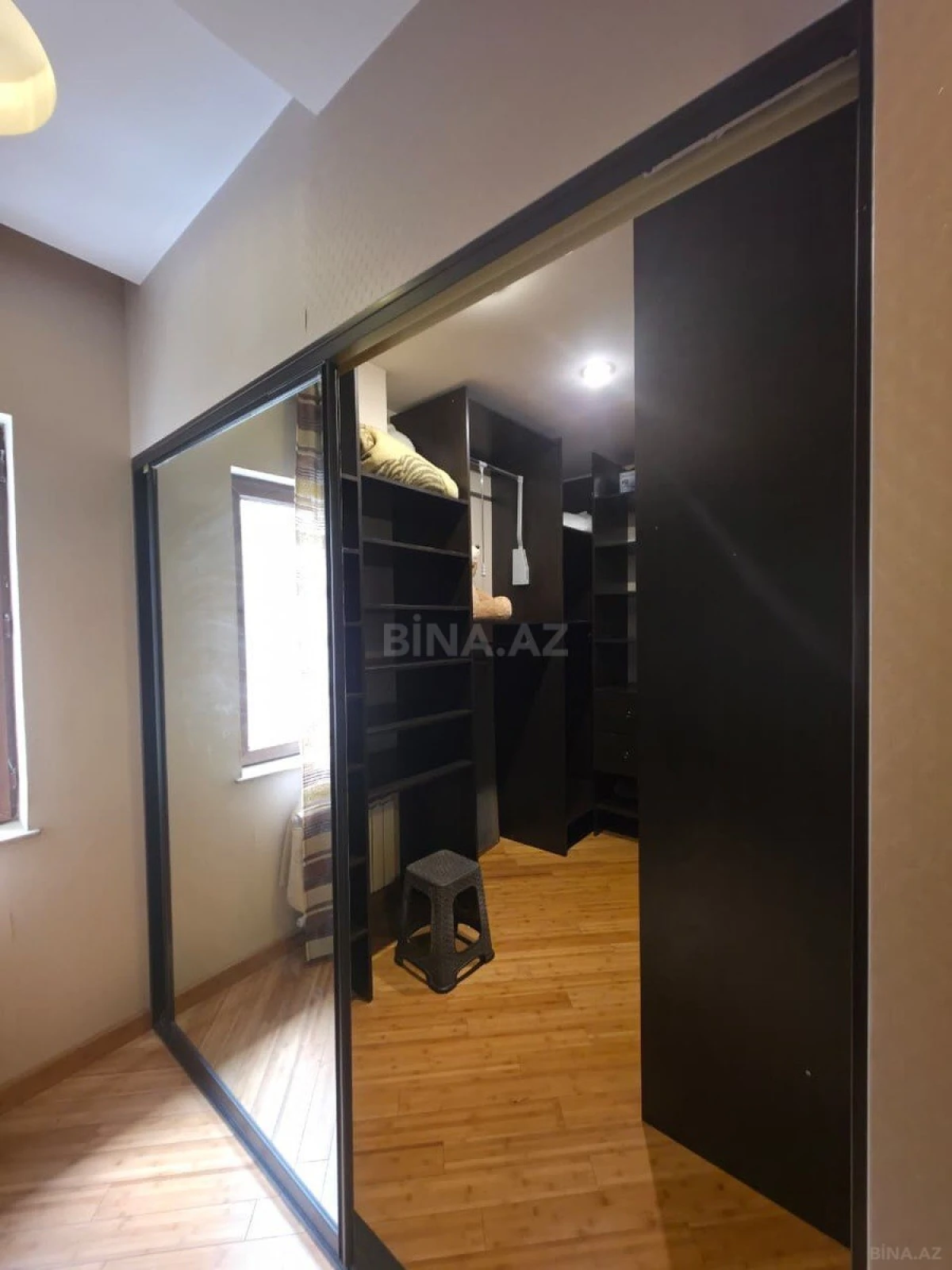 Satılır 3 otaqlı mənzil 98 m²