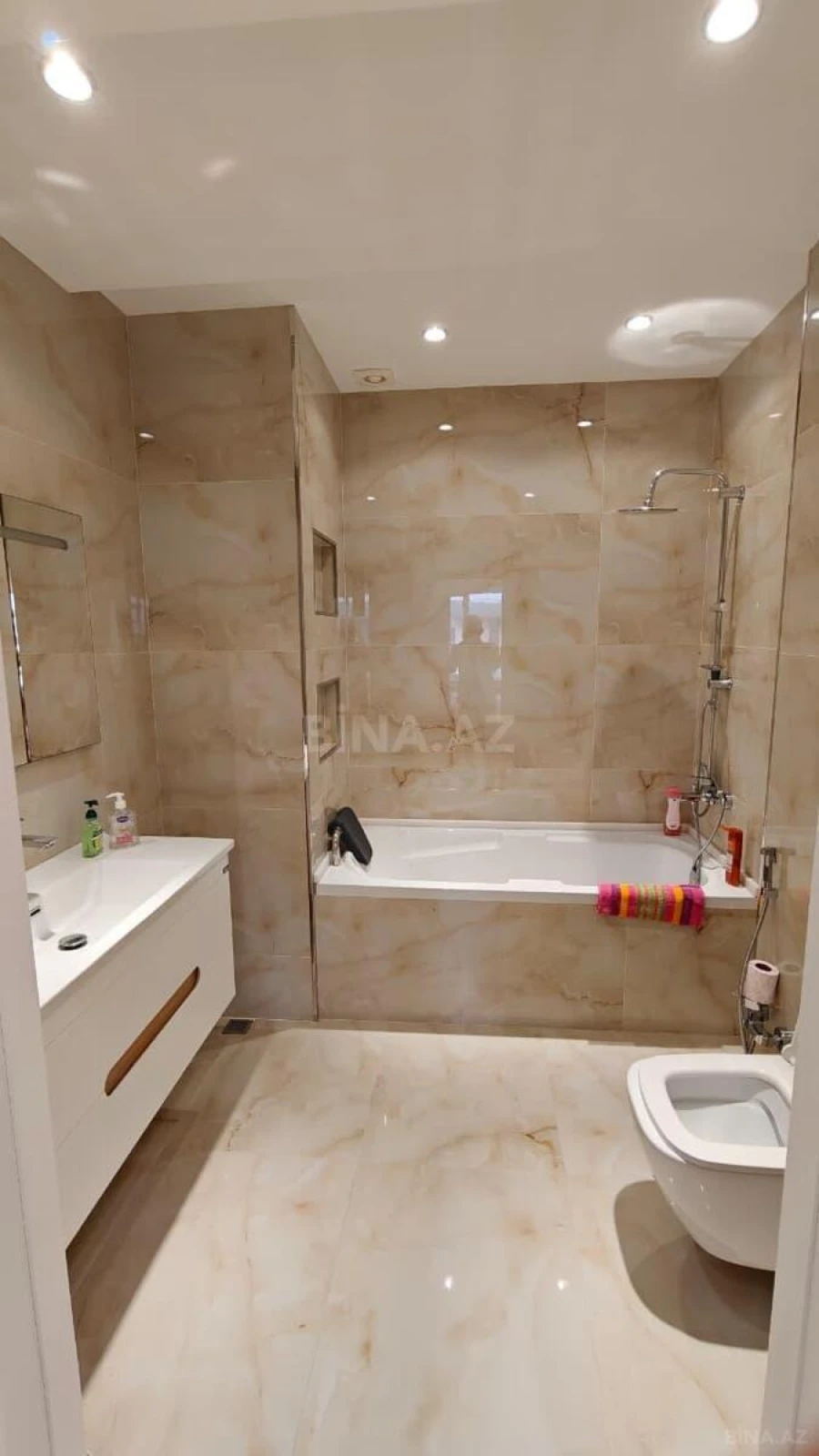 Kirayə verilir 3 otaqlı mənzil 145 m²