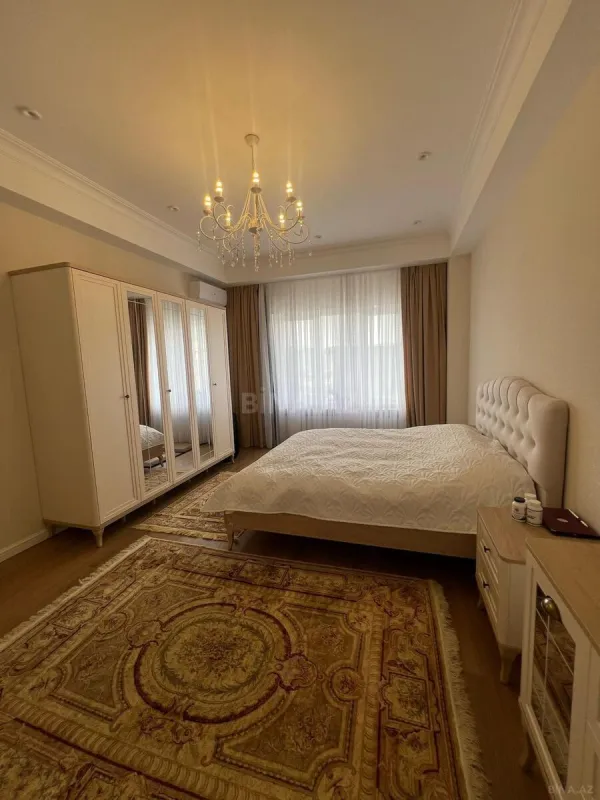 Kirayə verilir 3 otaqlı mənzil 145 m²