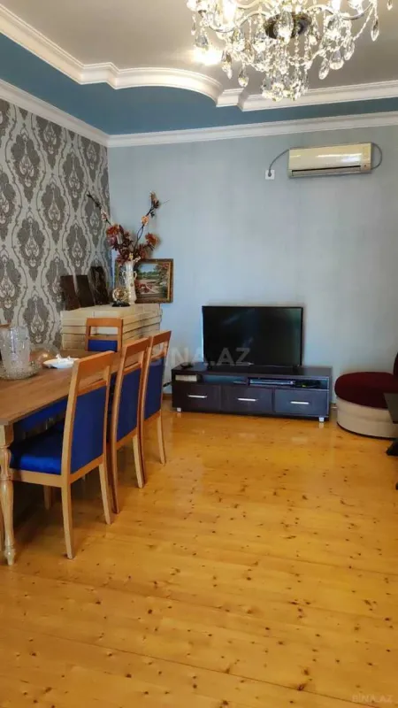 Satılır 6 otaqlı həyət evi 240 m²