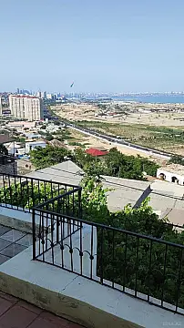 Satılır 6 otaqlı həyət evi 240 m²