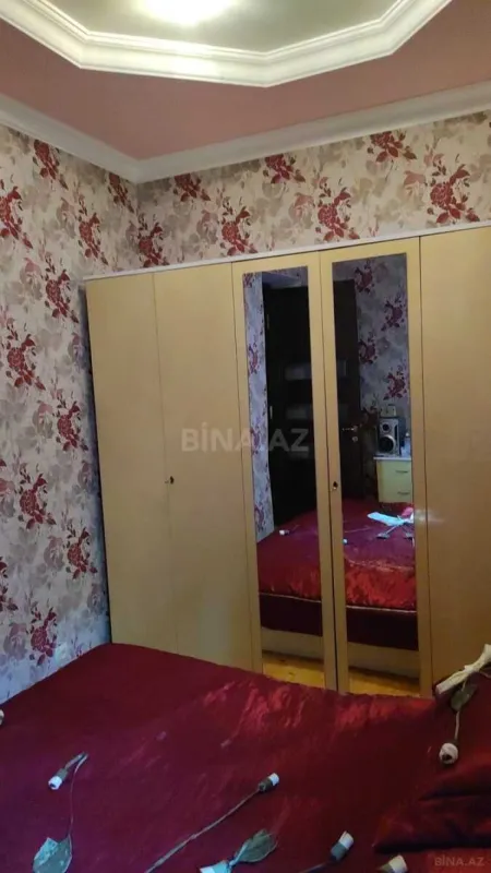 Satılır 6 otaqlı həyət evi 240 m²