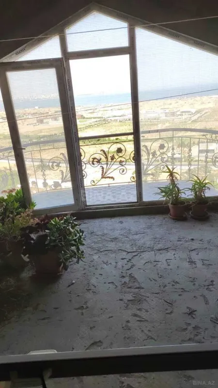 Satılır 6 otaqlı həyət evi 240 m²