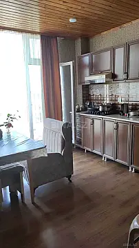 Satılır 6 otaqlı həyət evi 240 m²