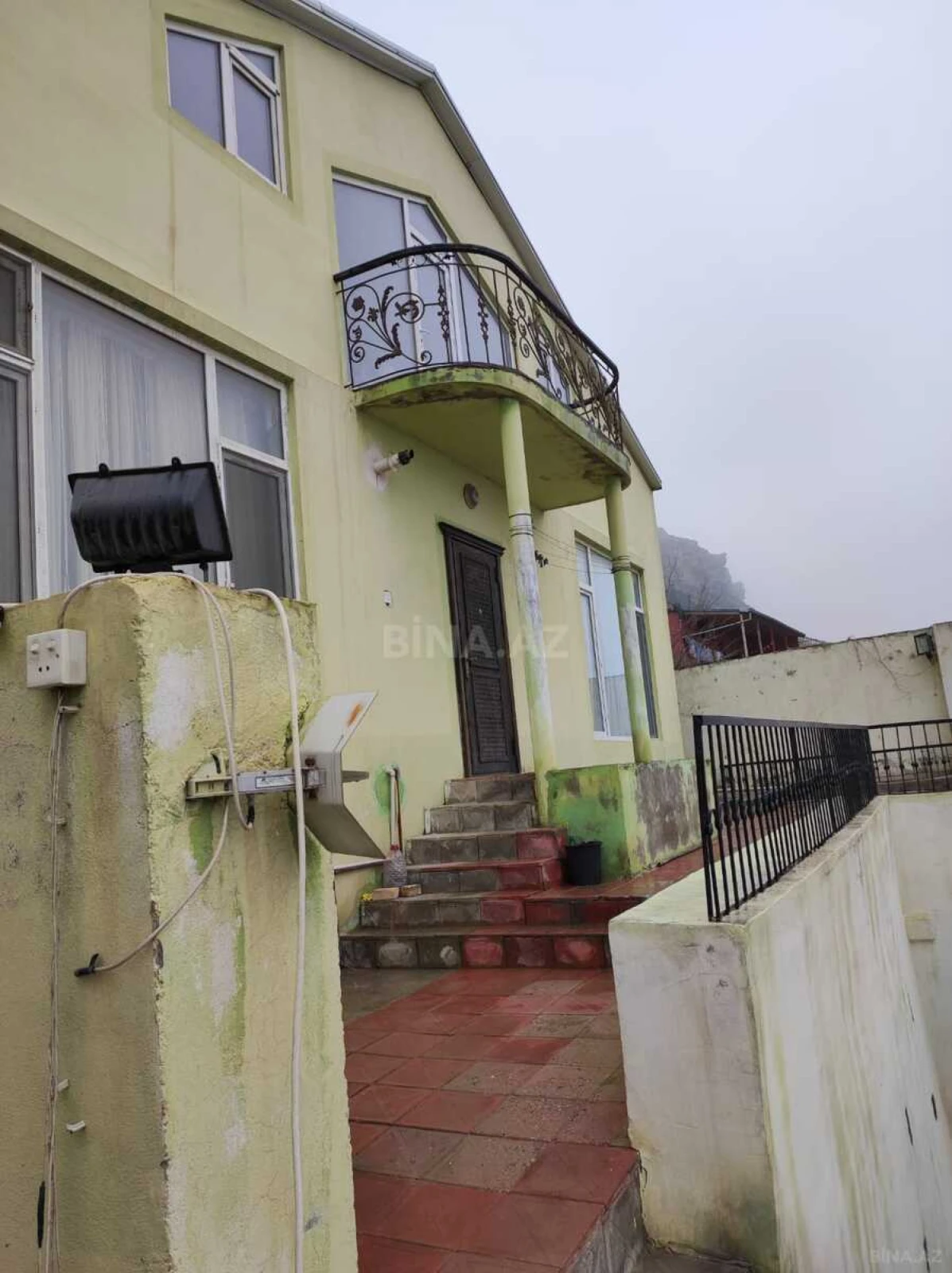 Satılır 6 otaqlı həyət evi 240 m²