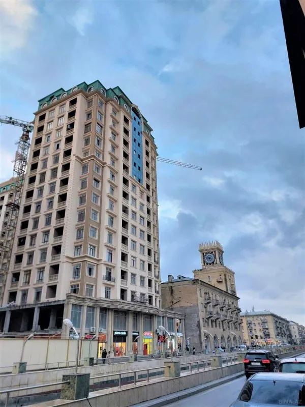 Satılır 4 otaqlı mənzil 167 m²