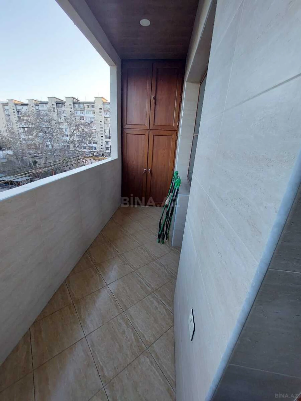 Satılır 4 otaqlı mənzil 120 m²