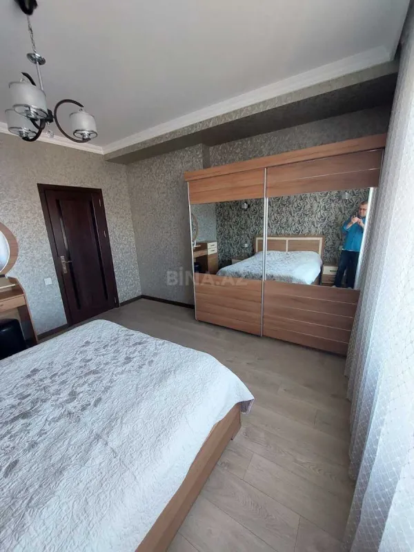 Satılır 4 otaqlı mənzil 120 m²