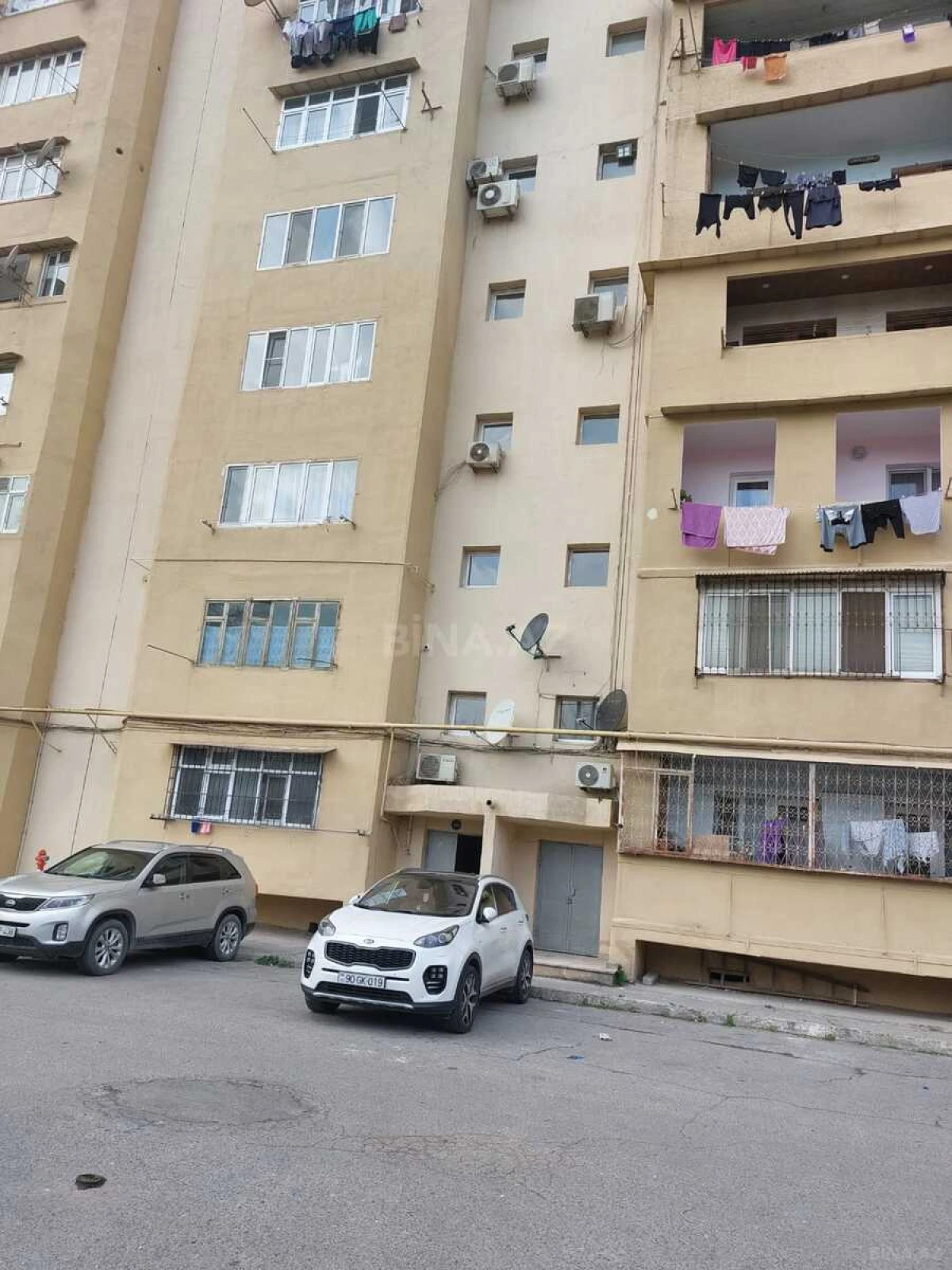 Satılır 4 otaqlı mənzil 120 m²