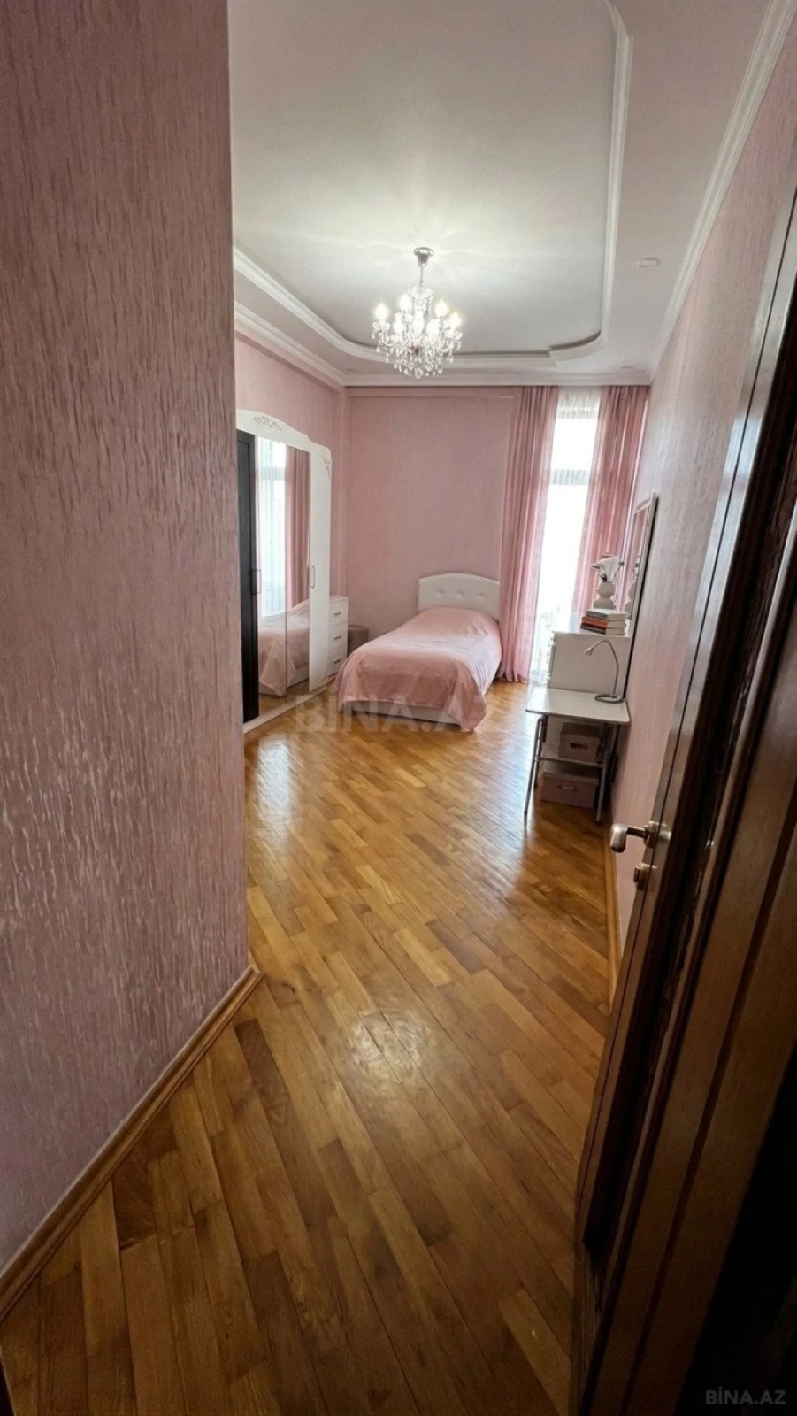Satılır 3 otaqlı mənzil 117 m²