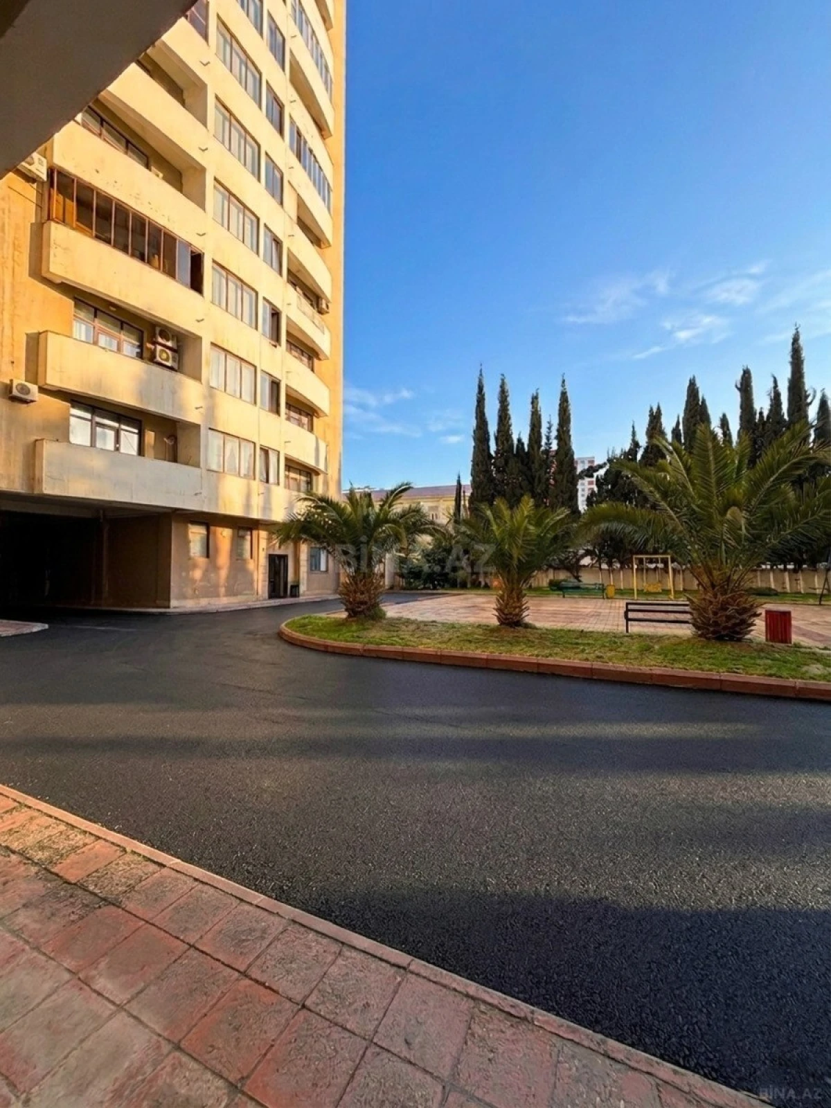 Satılır 3 otaqlı mənzil 117 m²