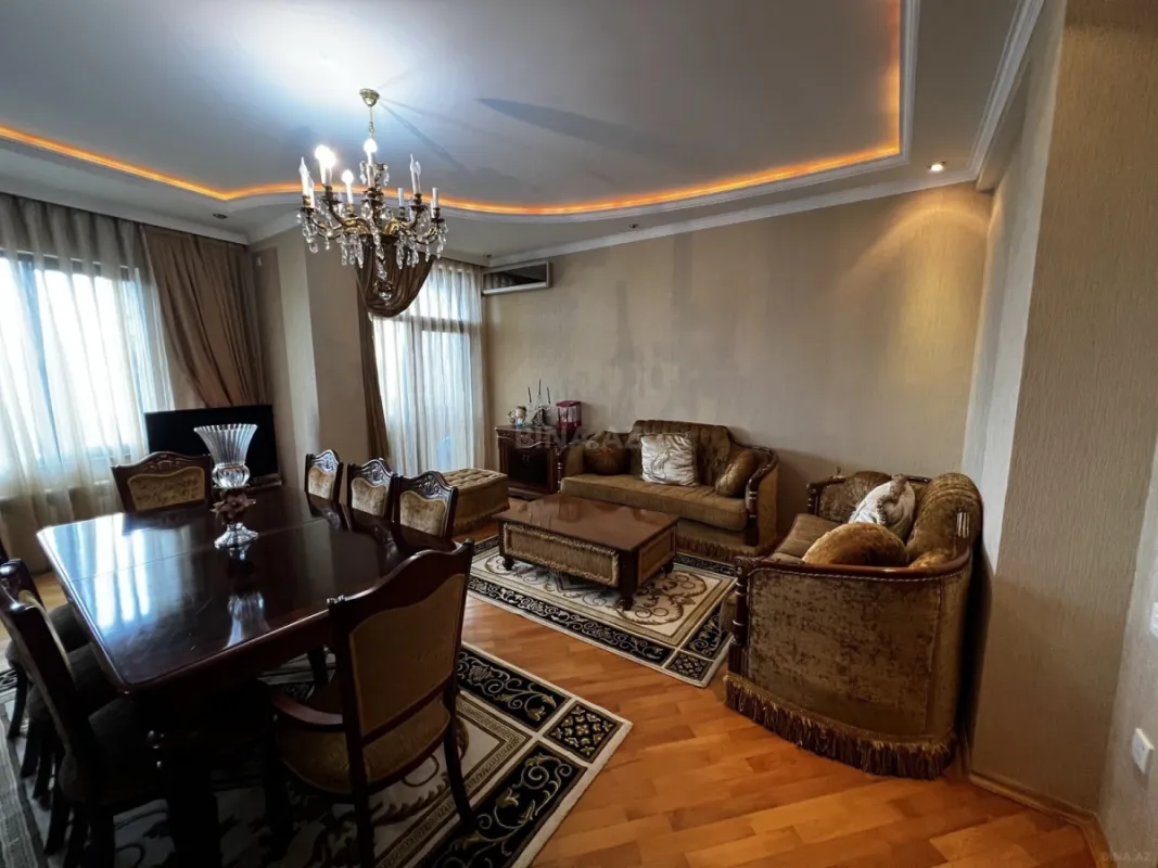 Satılır 3 otaqlı mənzil 117 m²