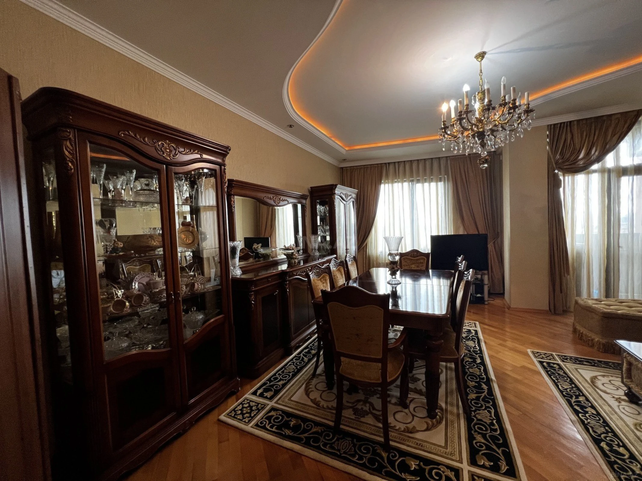 Satılır 3 otaqlı mənzil 117 m²