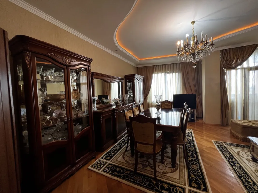 Satılır 3 otaqlı mənzil 117 m²
