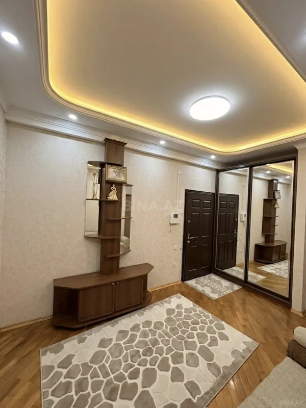Satılır 3 otaqlı mənzil 117 m²