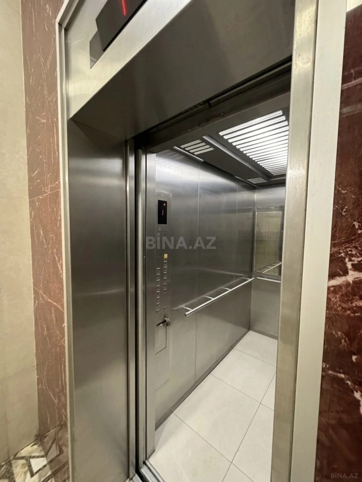 Satılır 3 otaqlı mənzil 117 m²