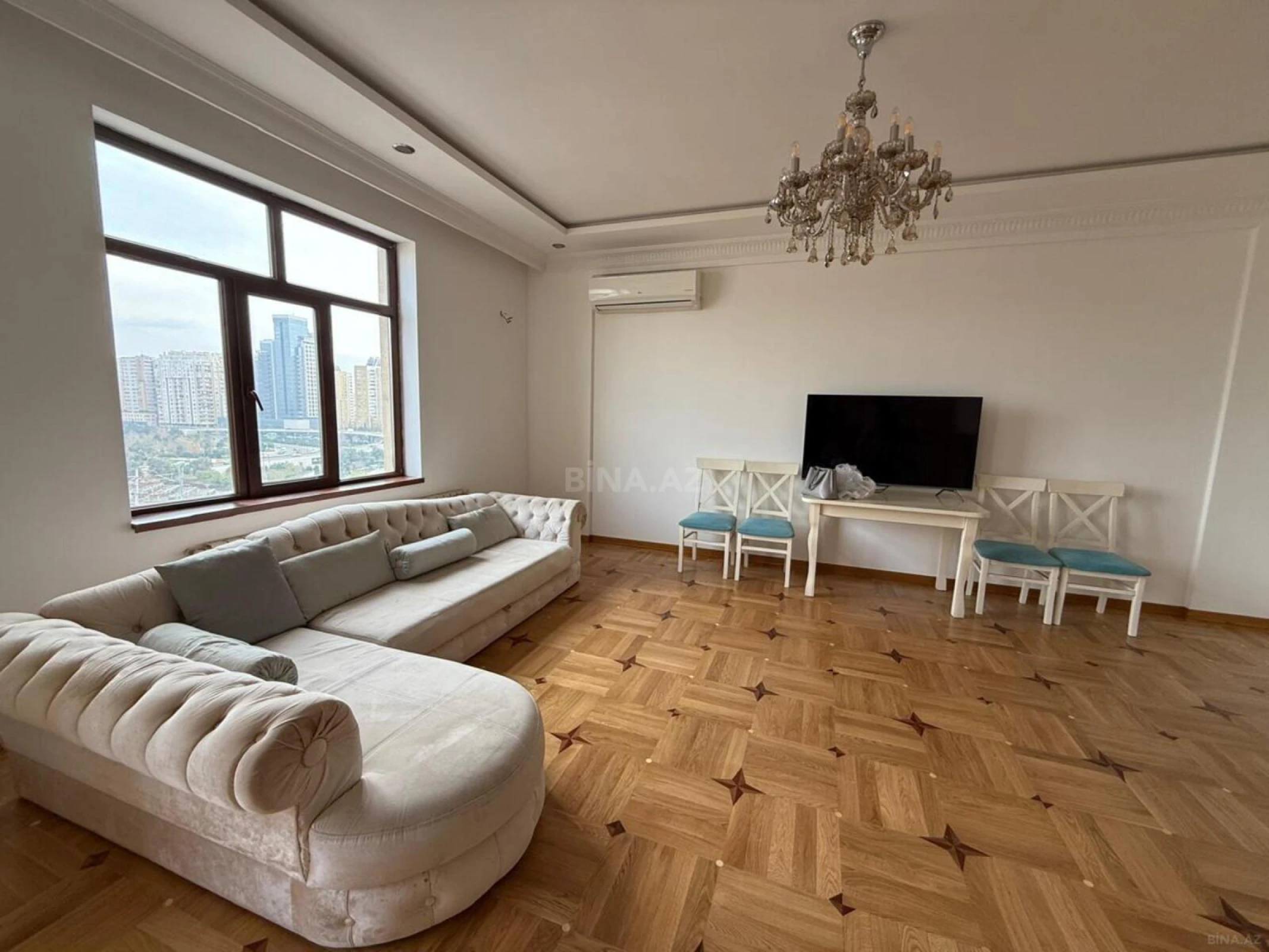 Kirayə verilir 3 otaqlı mənzil 155 m²