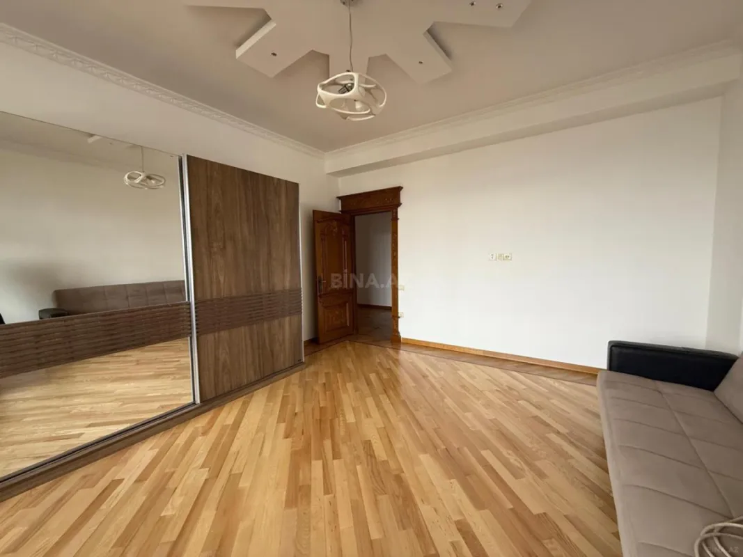 Kirayə verilir 3 otaqlı mənzil 155 m²