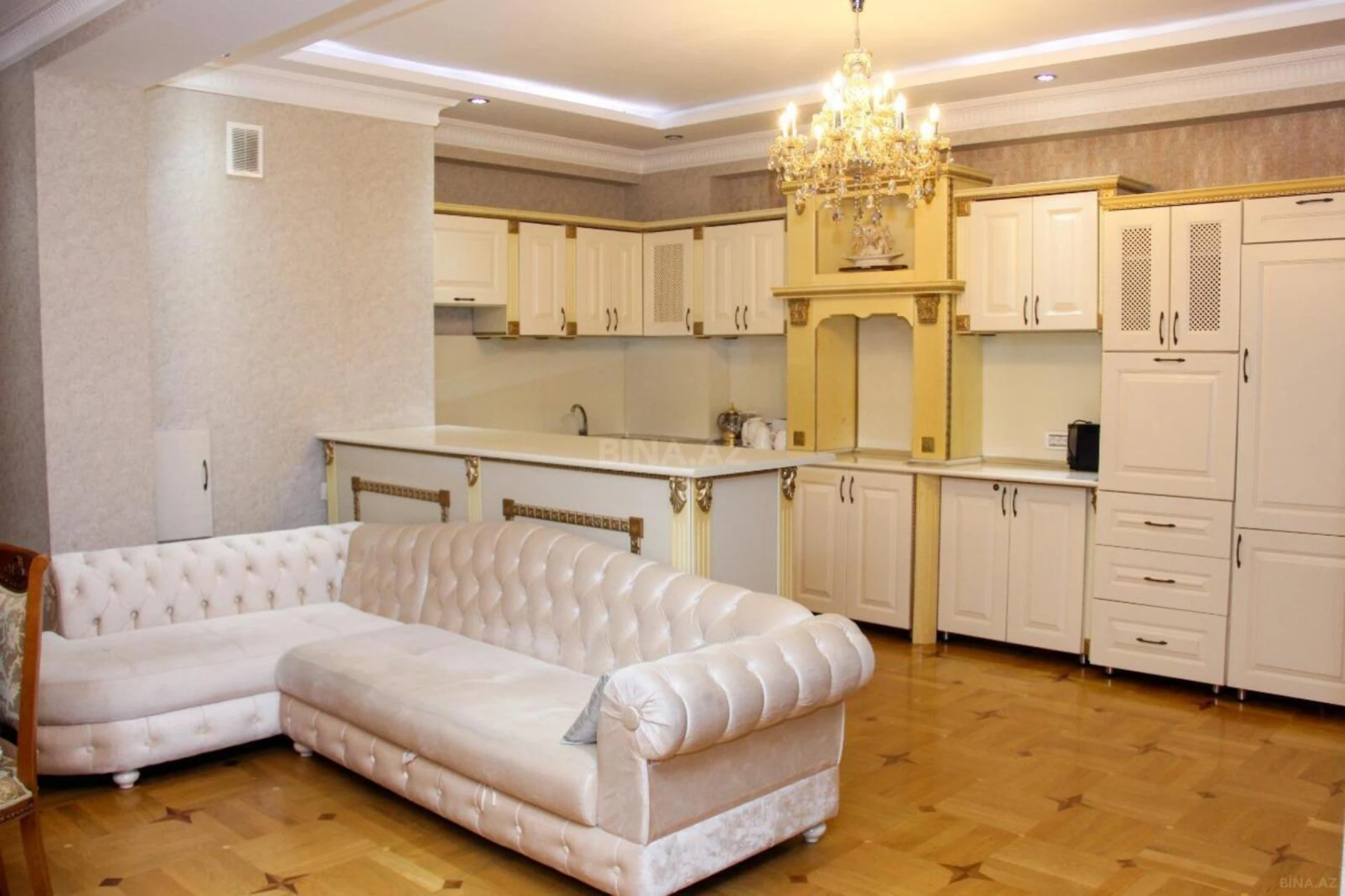 Kirayə verilir 3 otaqlı mənzil 155 m²
