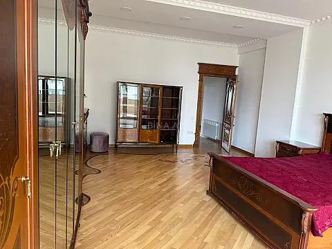 Kirayə verilir 3 otaqlı mənzil 155 m²
