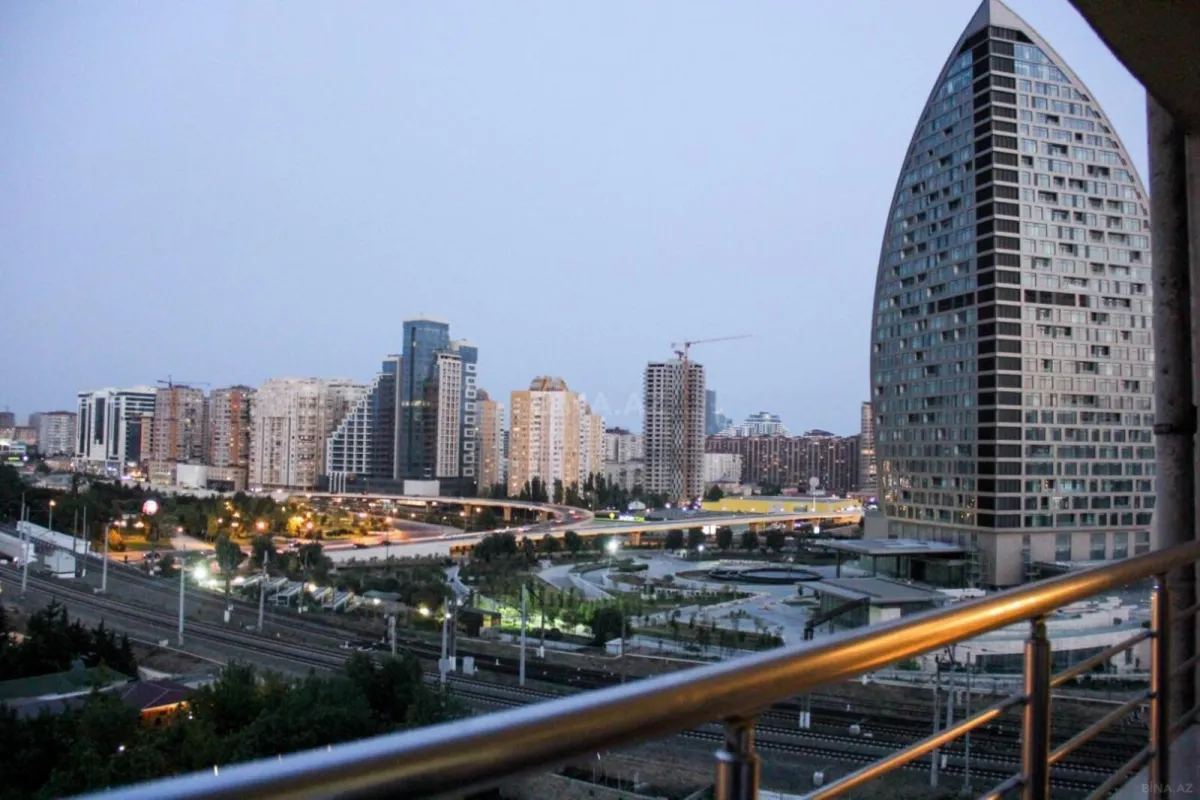 Kirayə verilir 3 otaqlı mənzil 155 m²