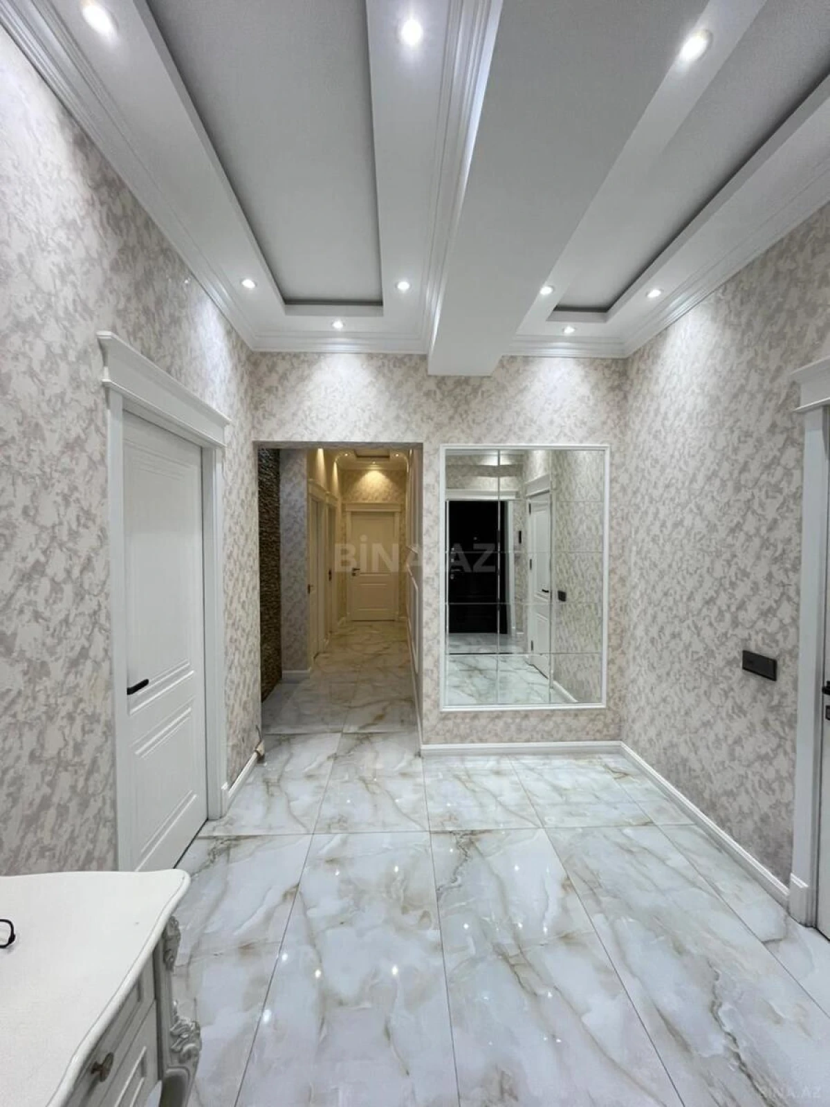 Satılır 3 otaqlı mənzil 117 m²