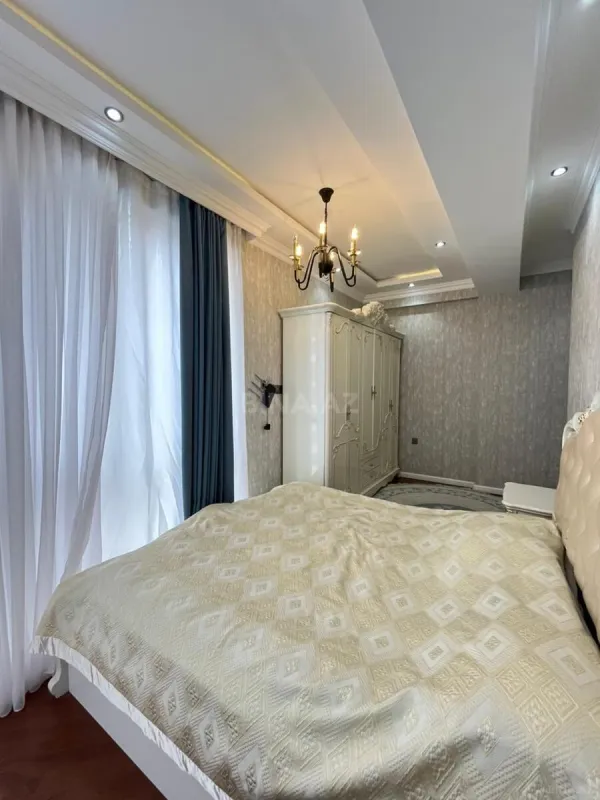 Satılır 3 otaqlı mənzil 117 m²