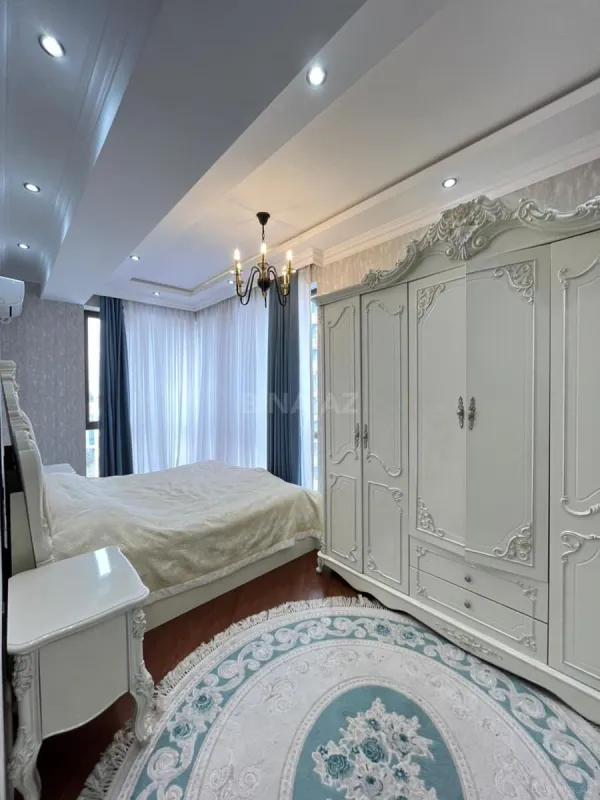 Satılır 3 otaqlı mənzil 117 m²