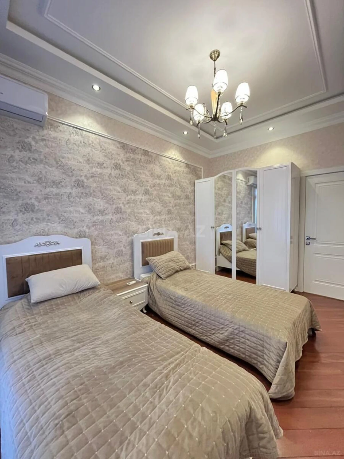 Satılır 3 otaqlı mənzil 117 m²